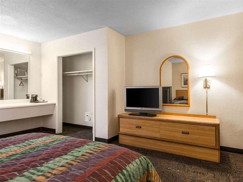 Rodeway Inn & Suites Colorado Springs Zewnętrze zdjęcie