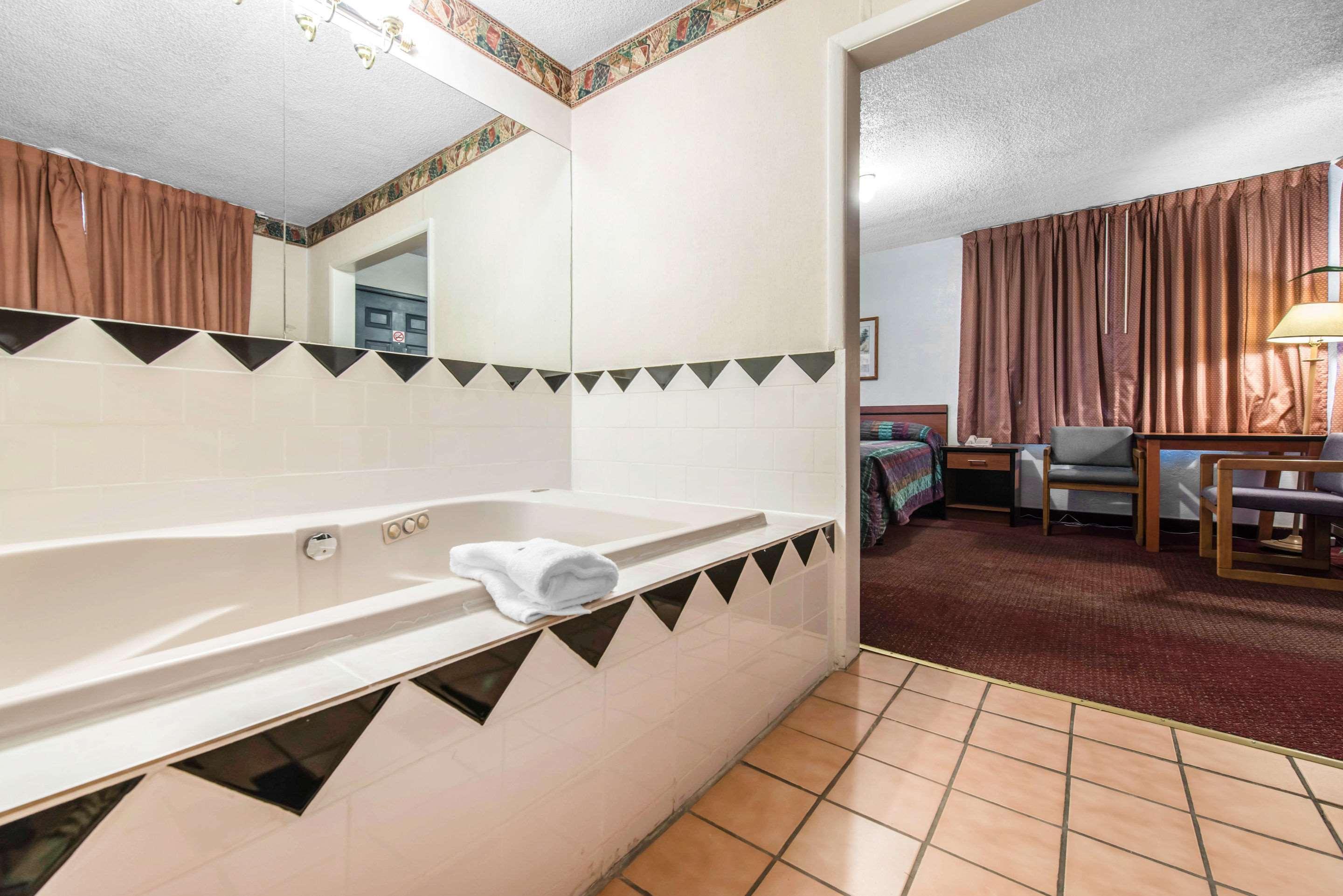 Rodeway Inn & Suites Colorado Springs Zewnętrze zdjęcie